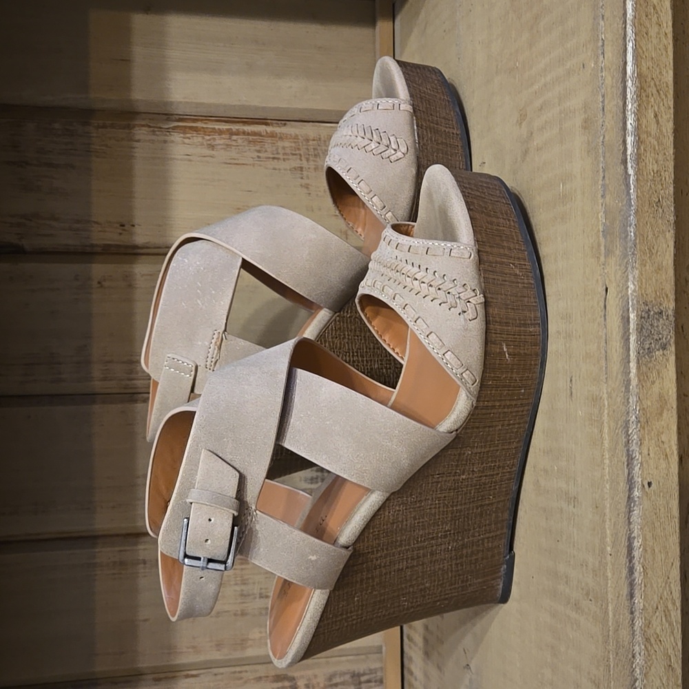 Indigo Rd Tan Wedge Sandals Size 6.5 - Picture 2 of 11